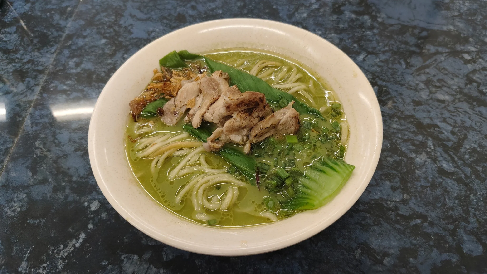 Mie Instan Kuah Matcha? Tren Kuliner Paling Kontroversial 2026 yang Bikin Gagal Fokus